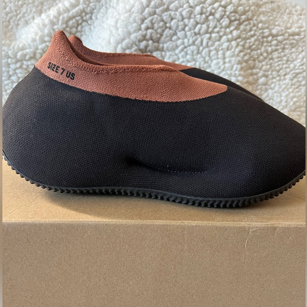 Yeezy Knit Runner Stone Carbon size 7